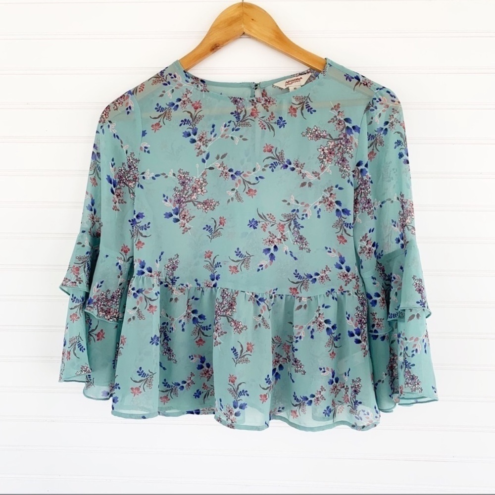 Arizona‎ Jean Company Green Blouse with Bell Sleeves and Ruffled Peplum